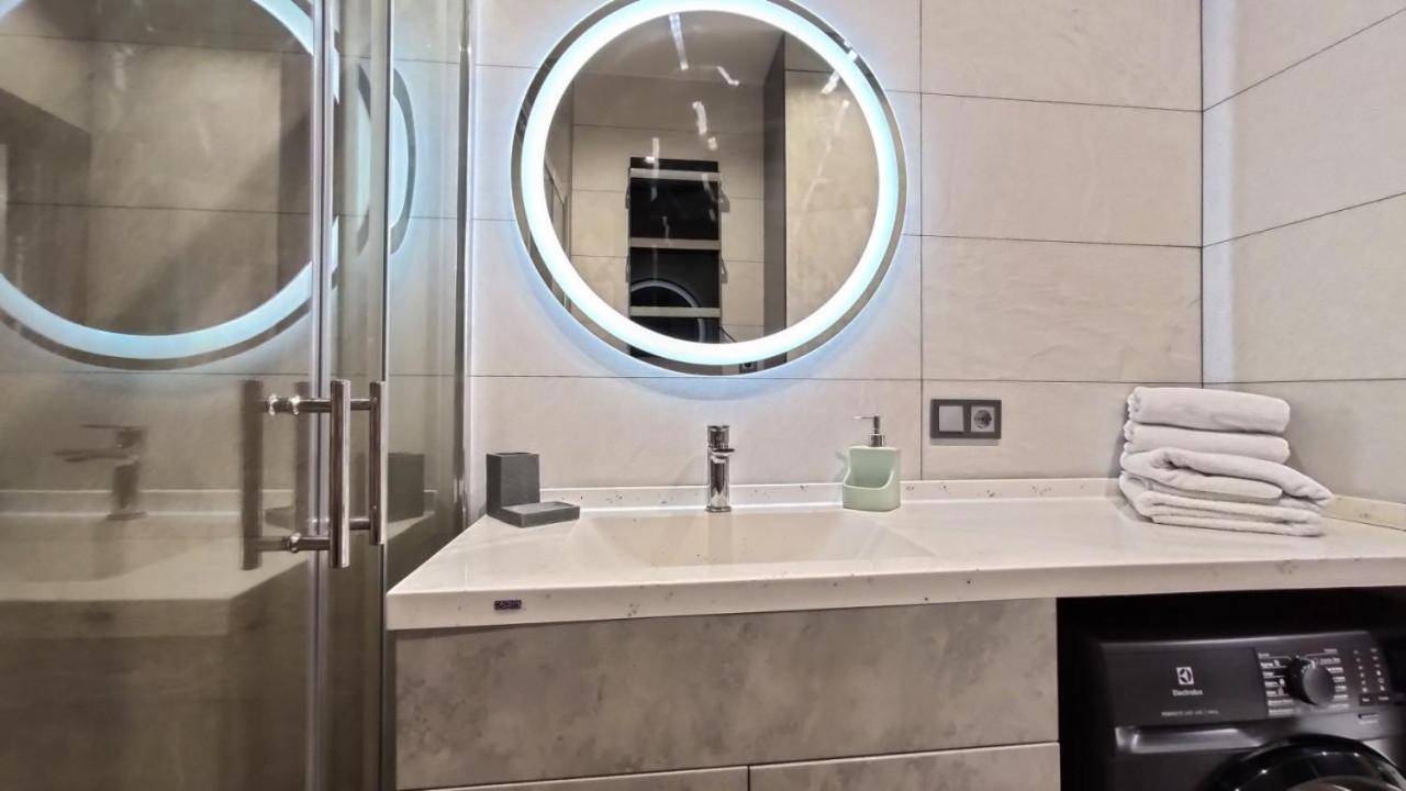 Petrovdom In Smart In New York Concept House